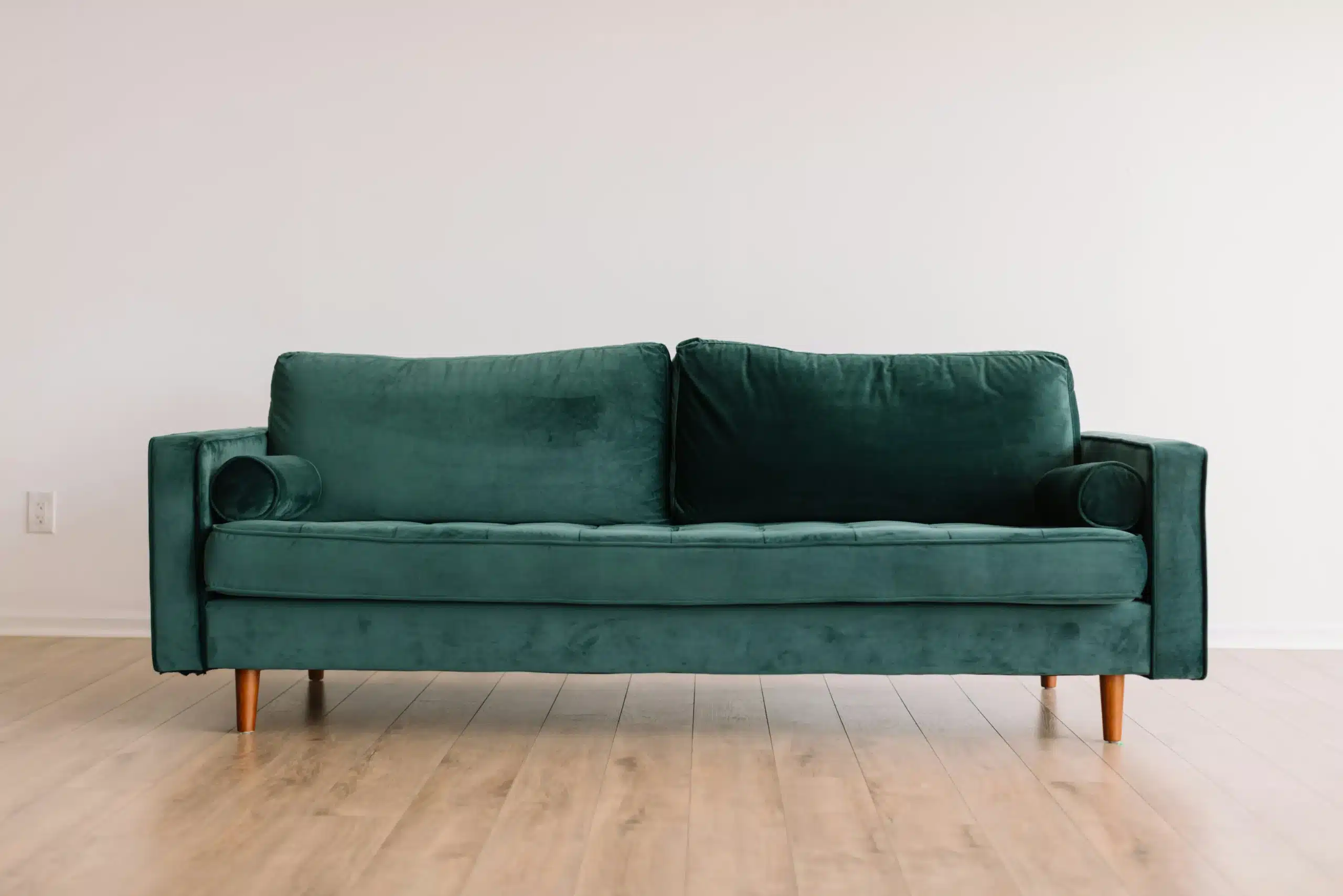 Budget living room styling ideas with neutral sofa and cozy accessories